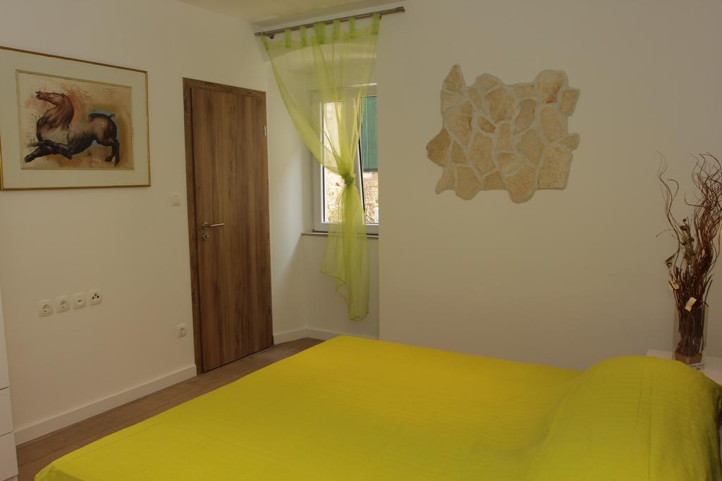 Apartment House Vitaic Супетар Стая снимка