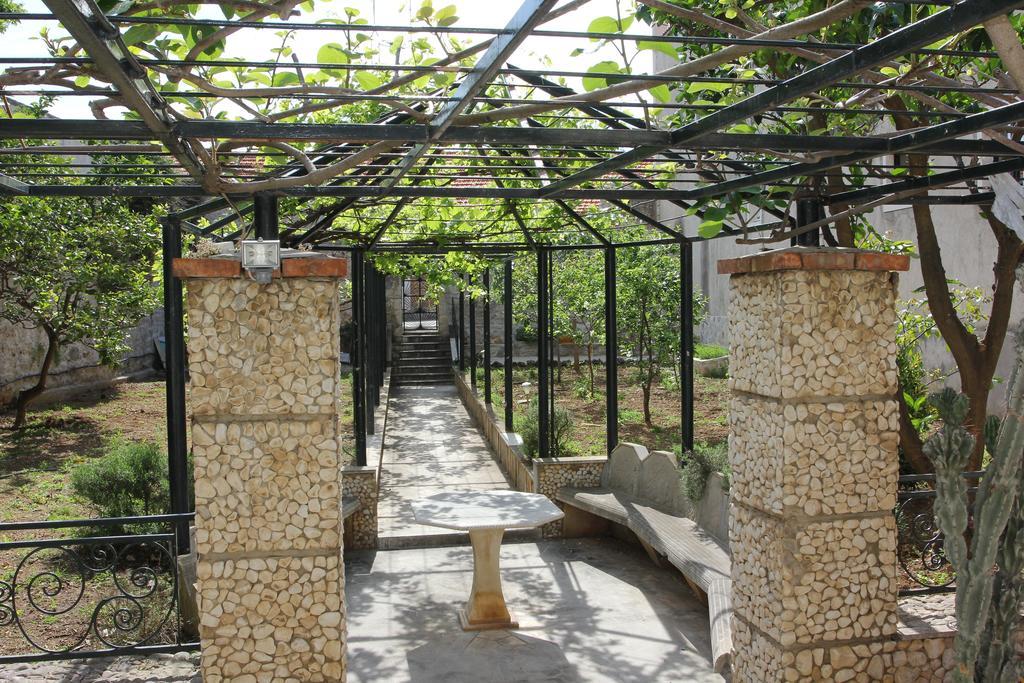 Apartment House Vitaic Супетар Стая снимка