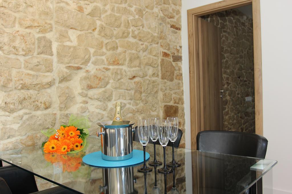 Apartment House Vitaic Супетар Стая снимка