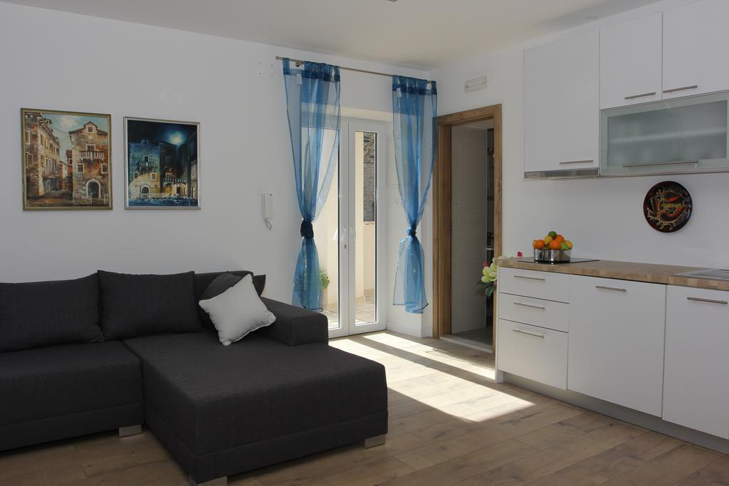 Apartment House Vitaic Супетар Стая снимка