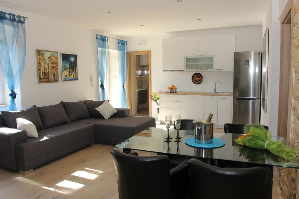 Apartment House Vitaic Супетар Стая снимка