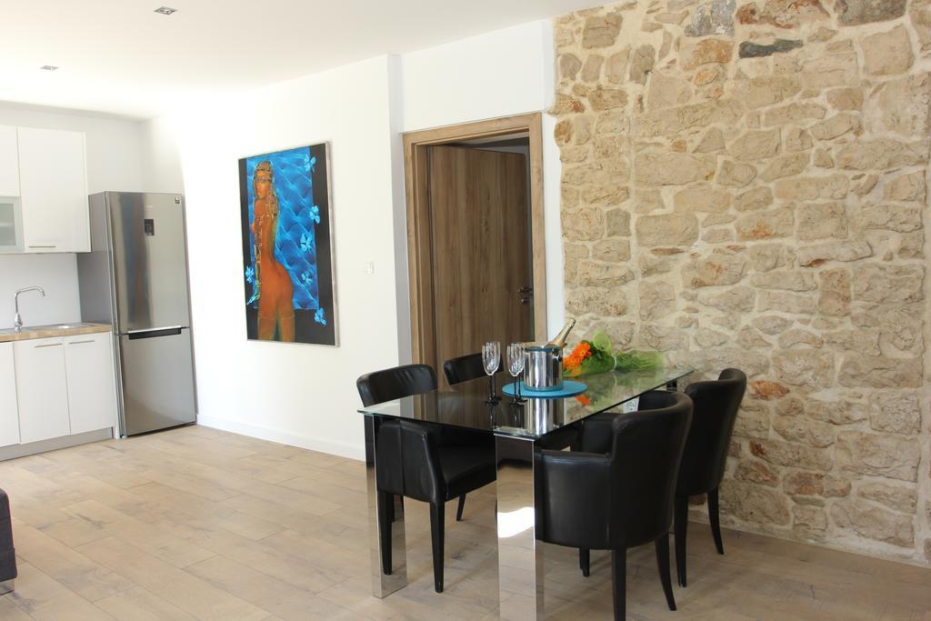Apartment House Vitaic Супетар Стая снимка